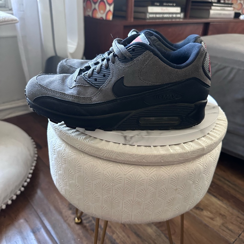 Nike Gray and Black Athletic Shoes with Cushioned Midsole
